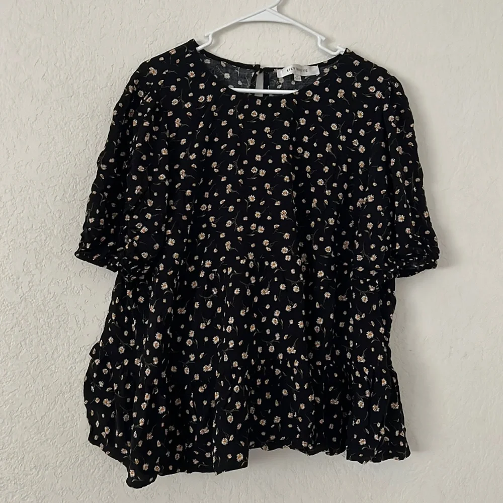 Lily White black floral blouse - Picture 1 of 3